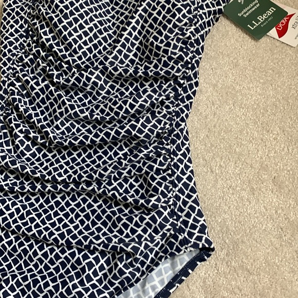 LL Bean Women’s one-piece swimsuit size 4 UPF 50+, adjustable straps, ruching - Picture 3 of 10